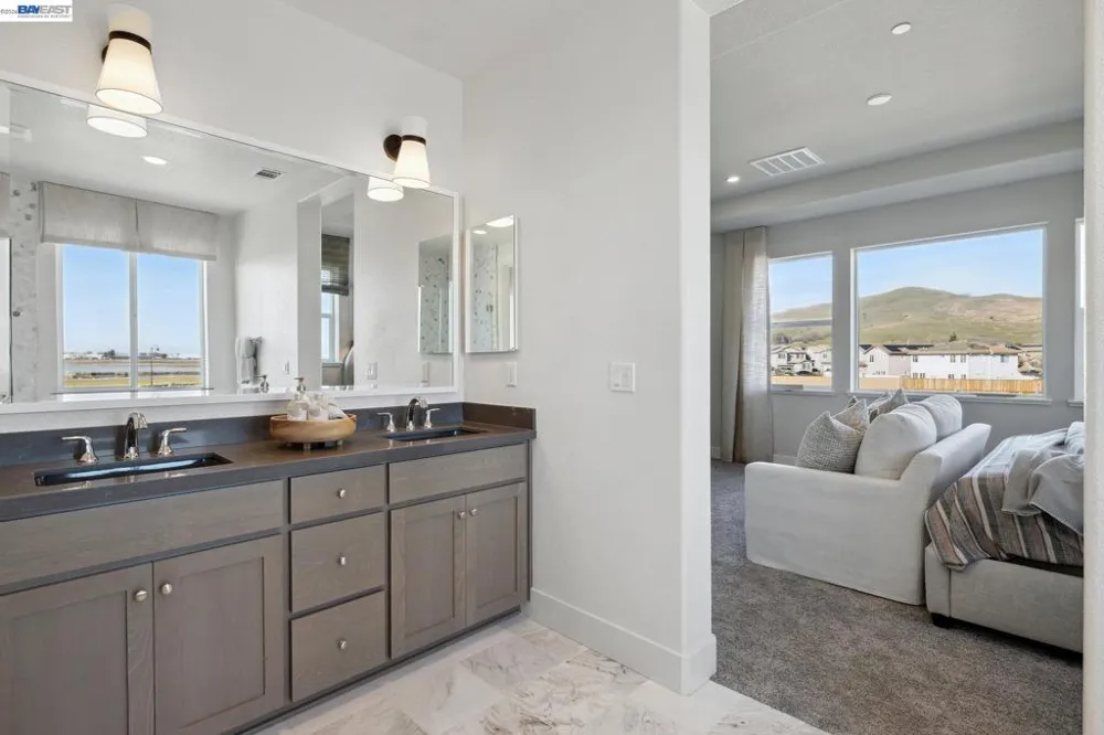 300 Colfax Ln Oakley, CA 94561