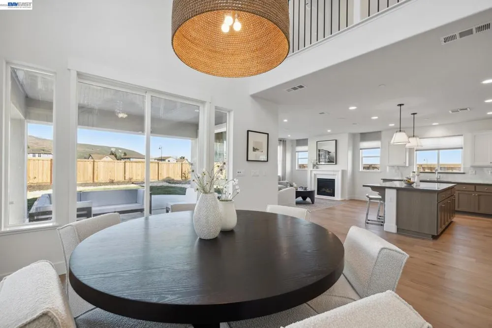 300 Colfax Ln Oakley, CA 94561