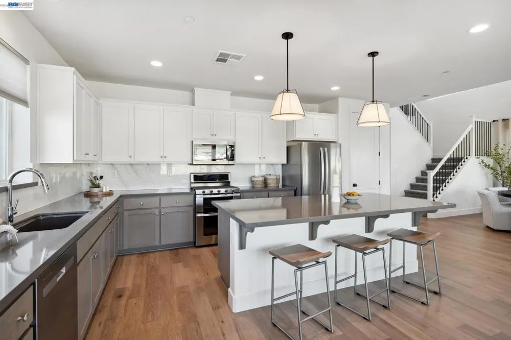 300 Colfax Ln Oakley, CA 94561