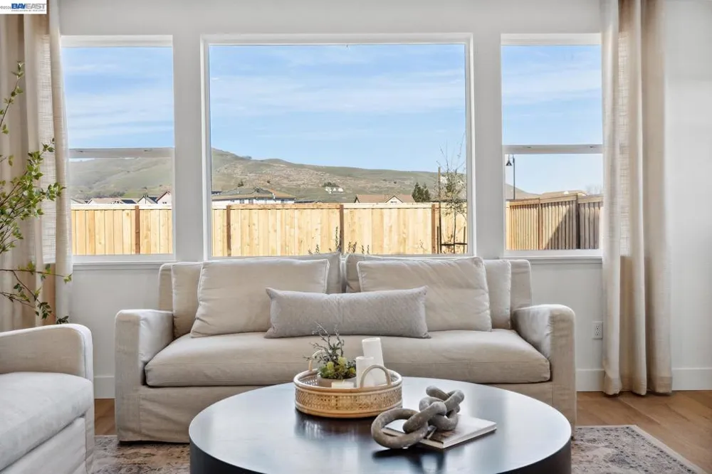 300 Colfax Ln Oakley, CA 94561