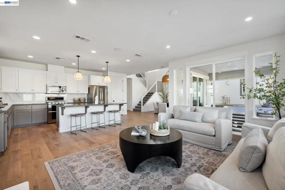 300 Colfax Ln Oakley, CA 94561
