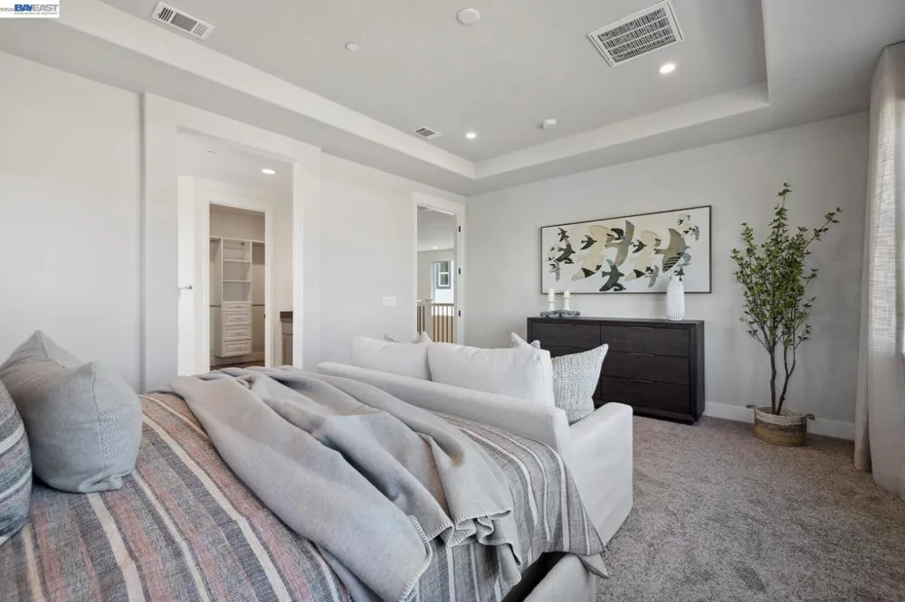 300 Colfax Ln Oakley, CA 94561