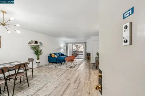 2121 Vale Rd #121