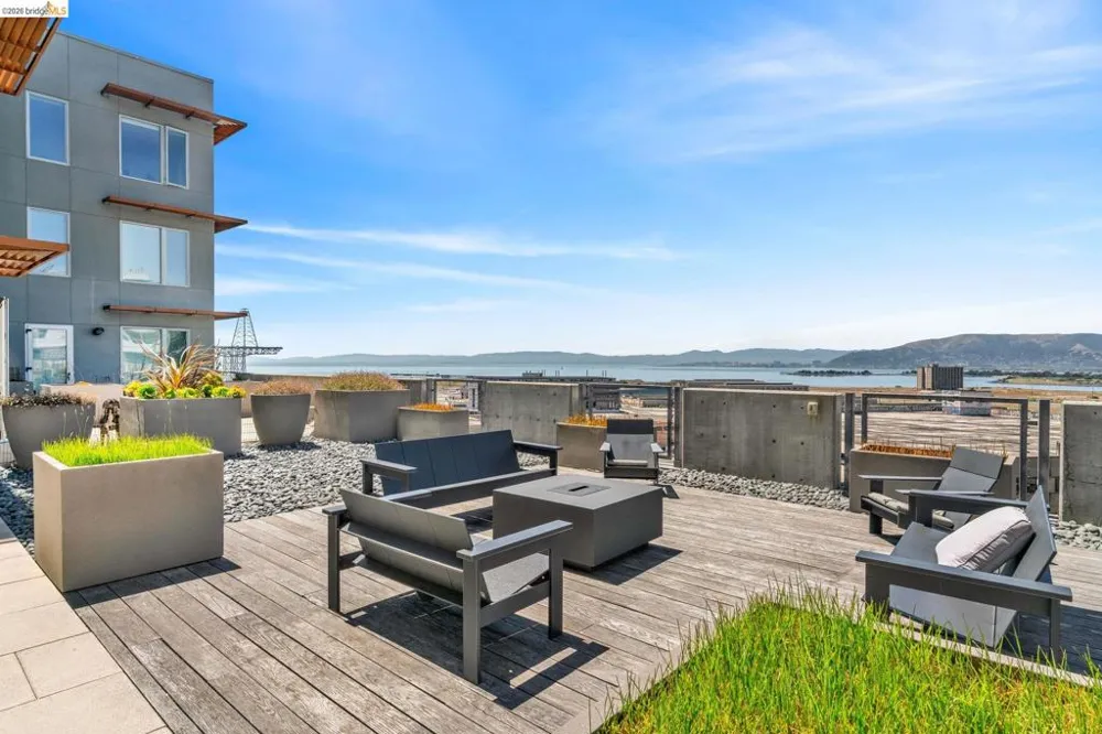 51 Innes Ct #204 San Francisco, CA 94124