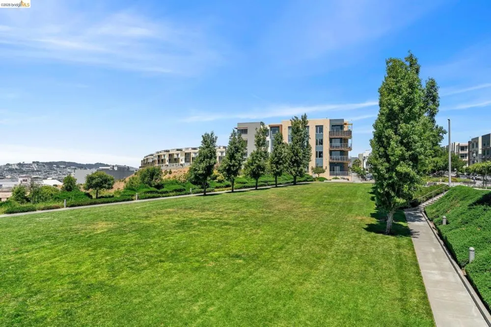 51 Innes Ct #204 San Francisco, CA 94124