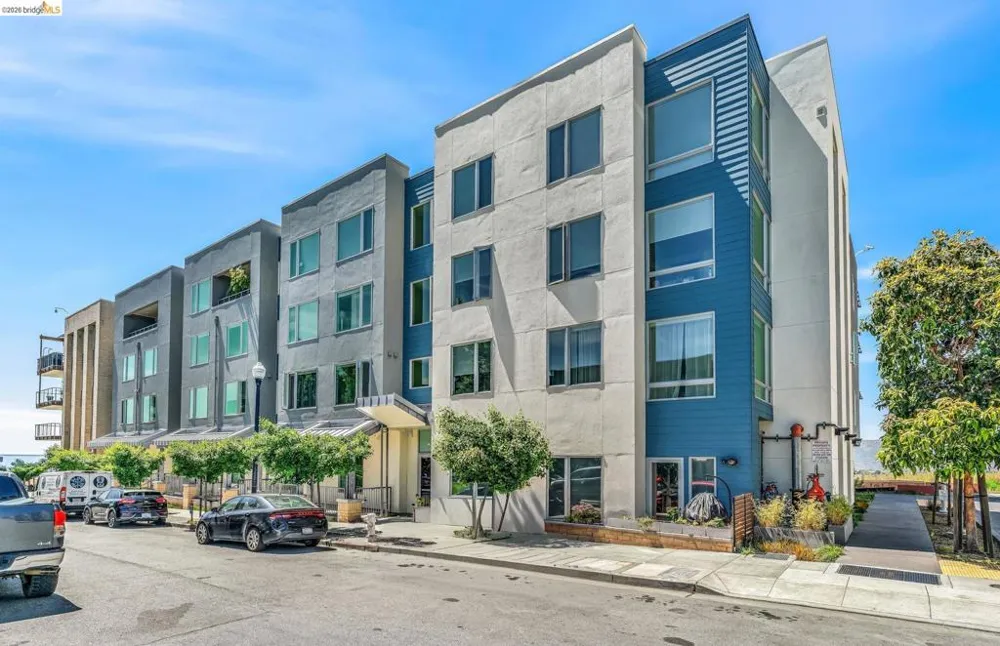 51 Innes Ct #204 San Francisco, CA 94124