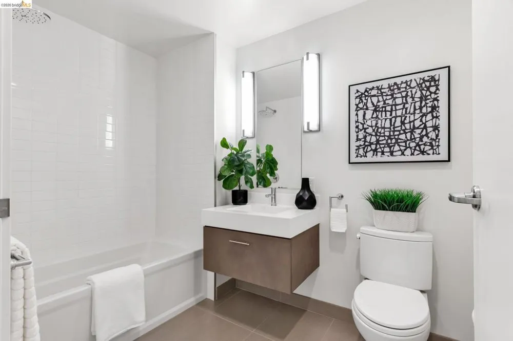 51 Innes Ct #204 San Francisco, CA 94124