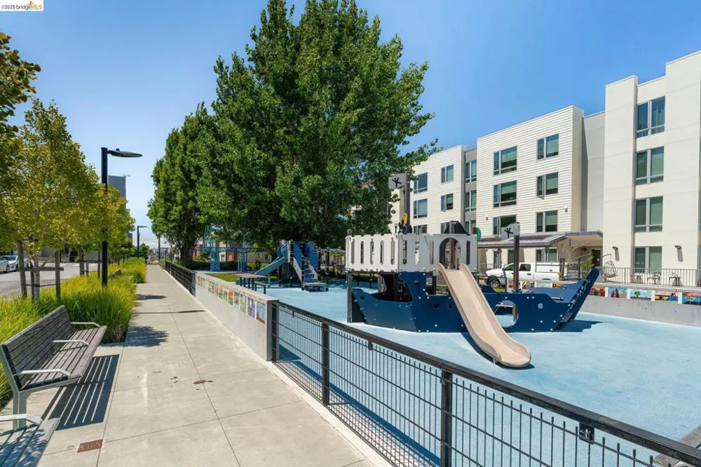 51 Innes Ct #204 San Francisco, CA 94124
