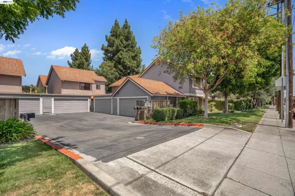 2023 Los Gatos Almaden Rd San Jose, CA 95124