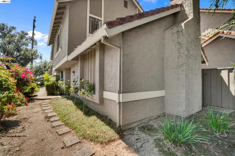 2023 Los Gatos Almaden Rd San Jose, CA 95124