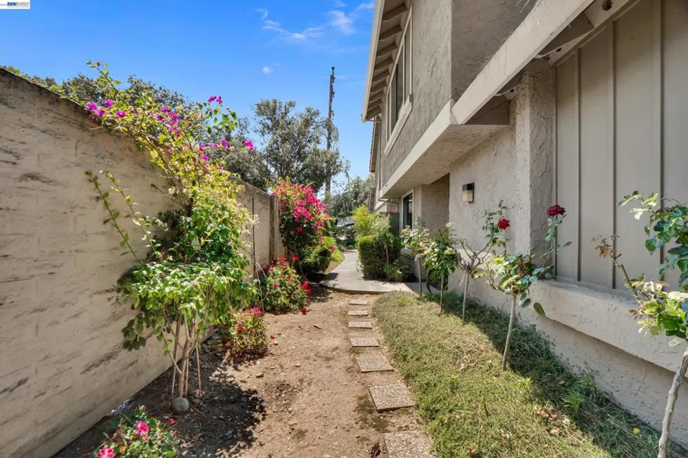 2023 Los Gatos Almaden Rd San Jose, CA 95124