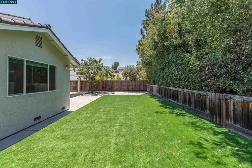 121 Violet Rd Hercules, CA 94547