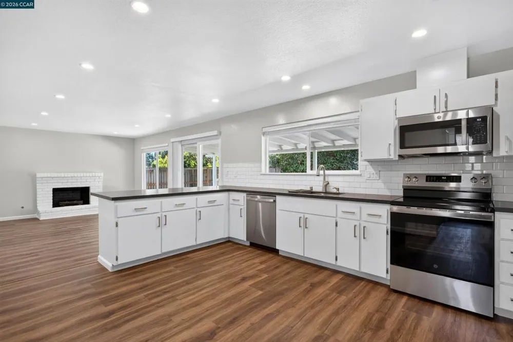 121 Violet Rd Hercules, CA 94547