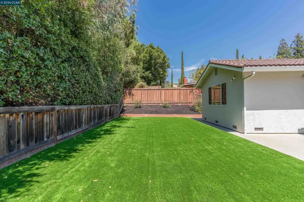 121 Violet Rd Hercules, CA 94547
