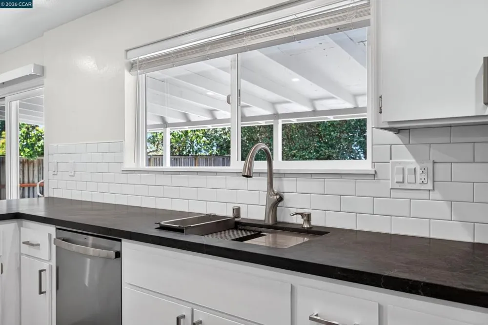 121 Violet Rd Hercules, CA 94547