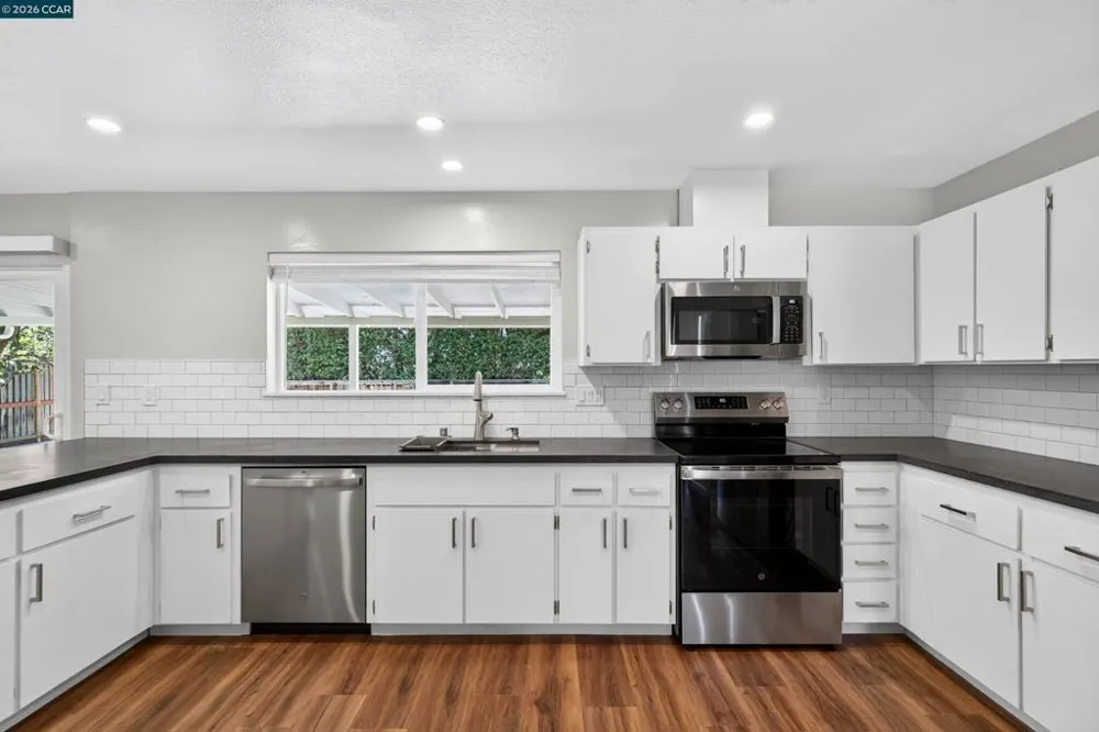 121 Violet Rd Hercules, CA 94547
