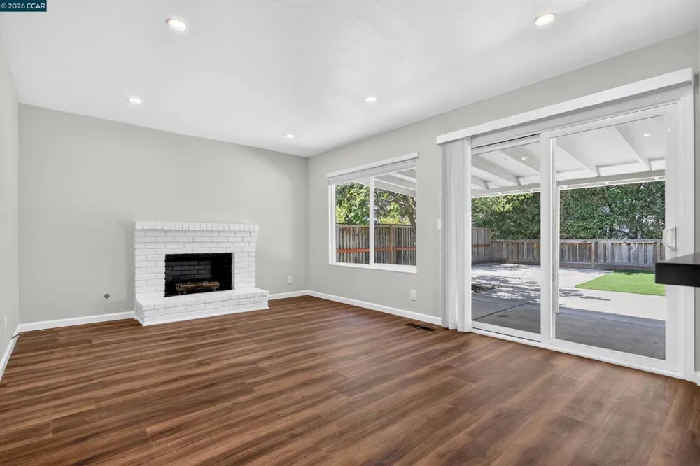 121 Violet Rd Hercules, CA 94547