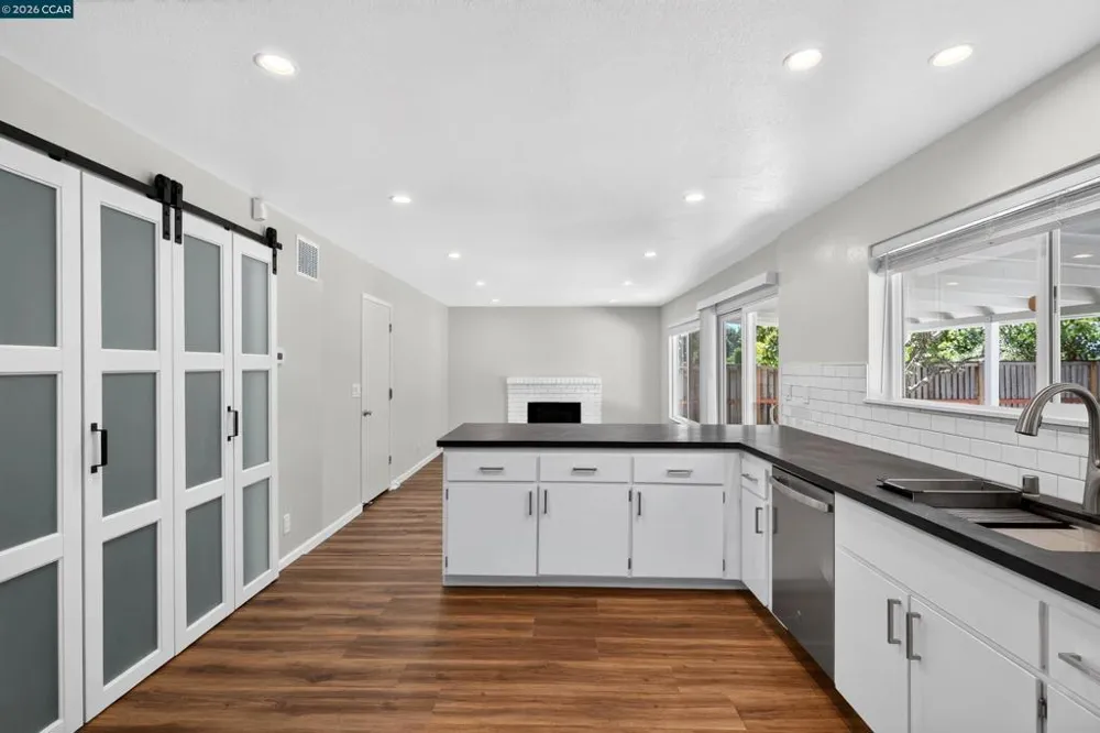 121 Violet Rd Hercules, CA 94547