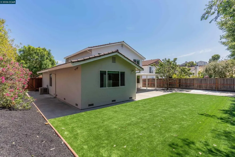 121 Violet Rd Hercules, CA 94547