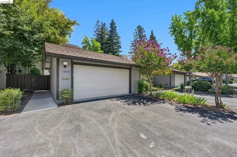 1949 Countrywood Ct