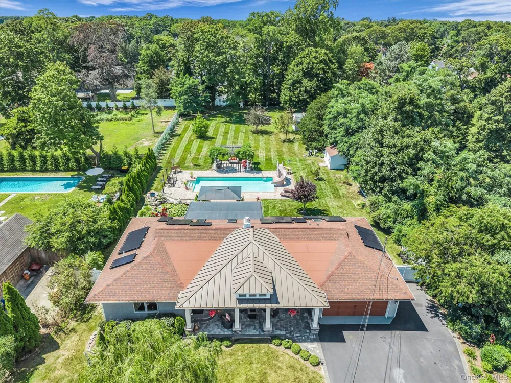 6 Howells Point Road Bellport Village, NY 11713