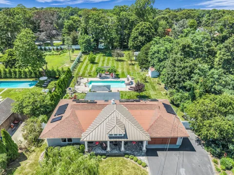6 Howells Point Road