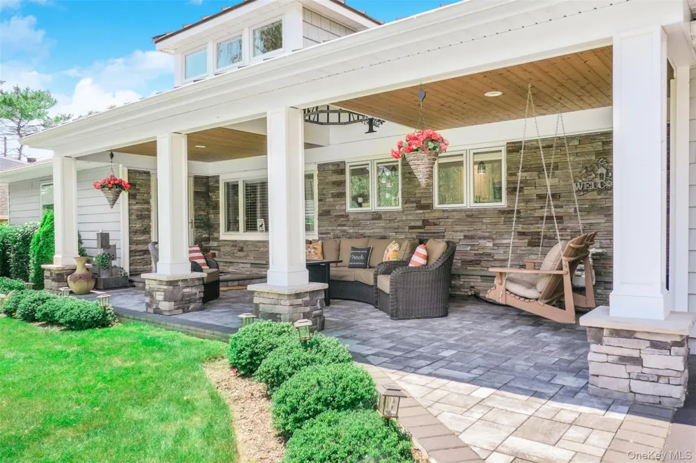 6 Howells Point Road Bellport Village, NY 11713