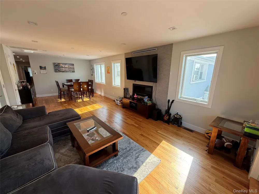 648 E Broadway Long Beach, NY 11561