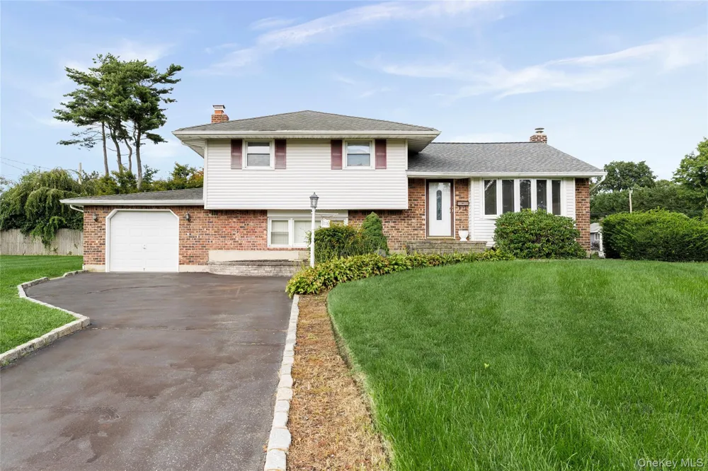 29 Cottonwood Drive Commack, NY 11725