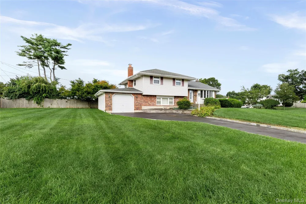 29 Cottonwood Drive Commack, NY 11725