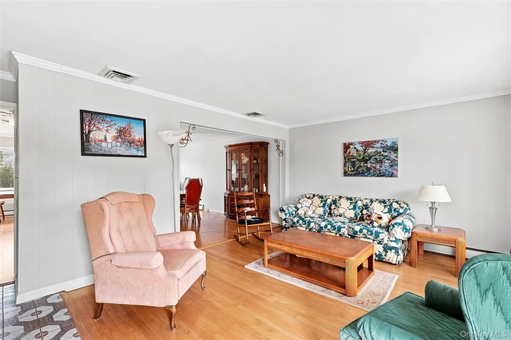 29 Cottonwood Drive Commack, NY 11725