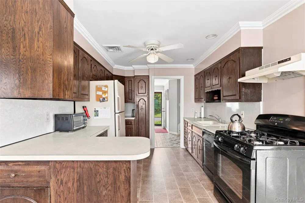29 Cottonwood Drive Commack, NY 11725