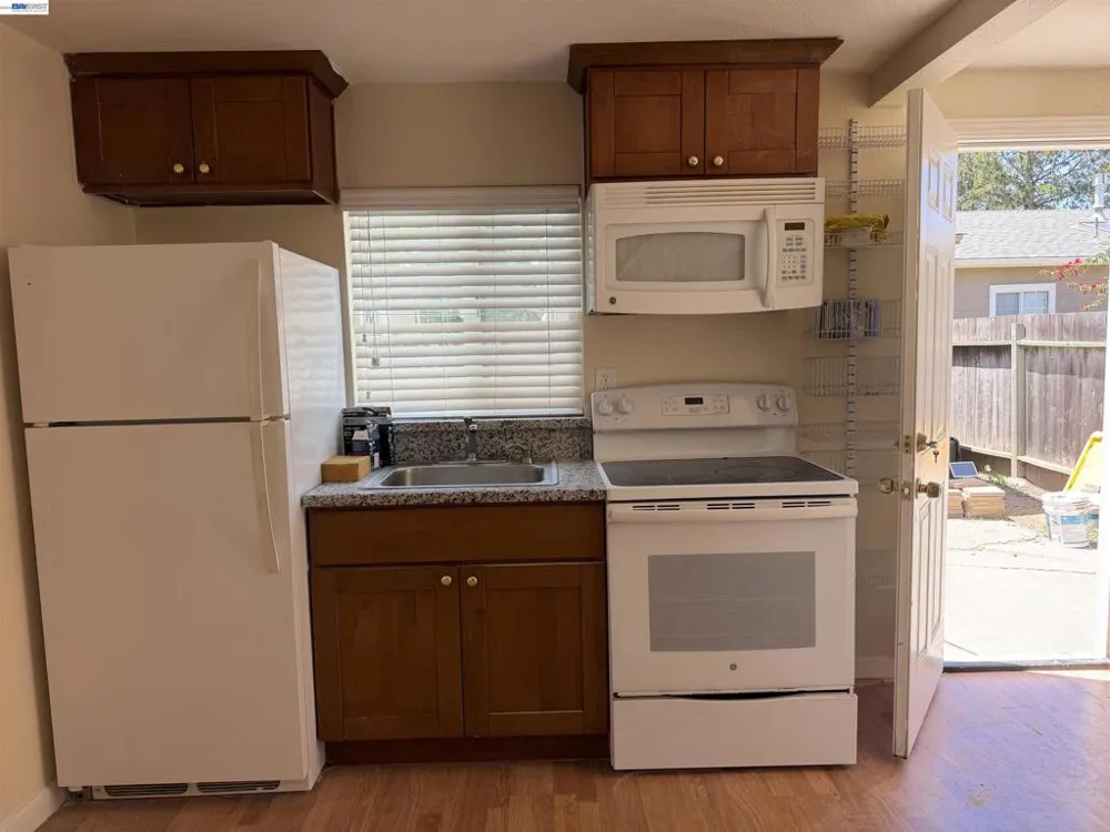 372 6TH Ave Menlo Park, CA 94025