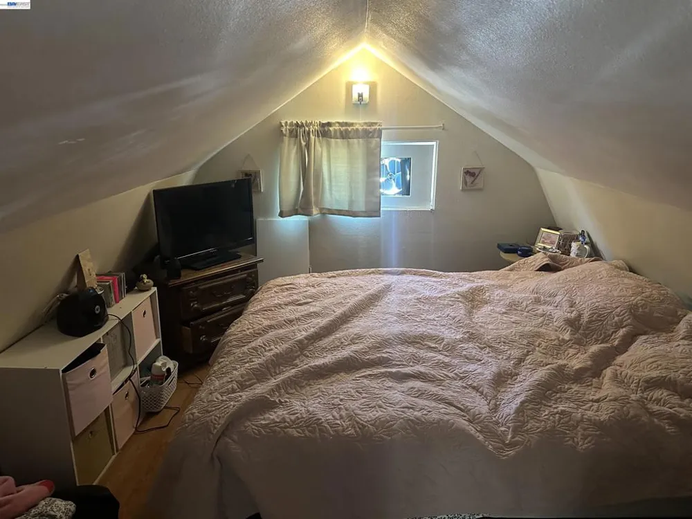 372 6TH Ave Menlo Park, CA 94025