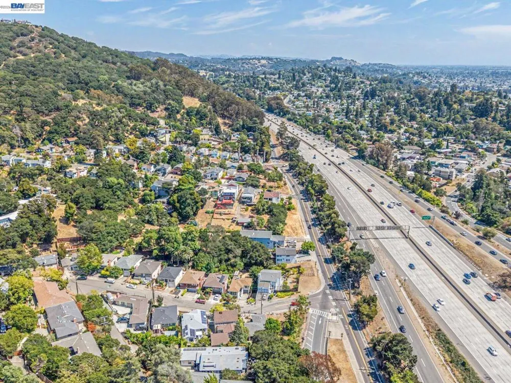 4015 Rusting Ave Oakland, CA 94605