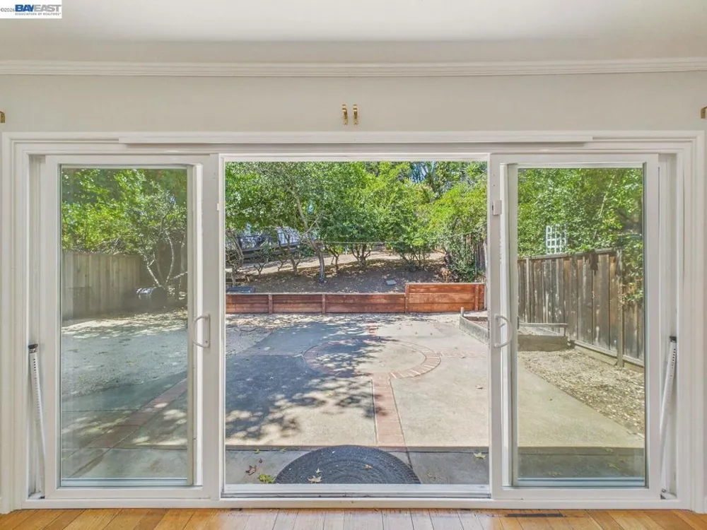 4015 Rusting Ave Oakland, CA 94605
