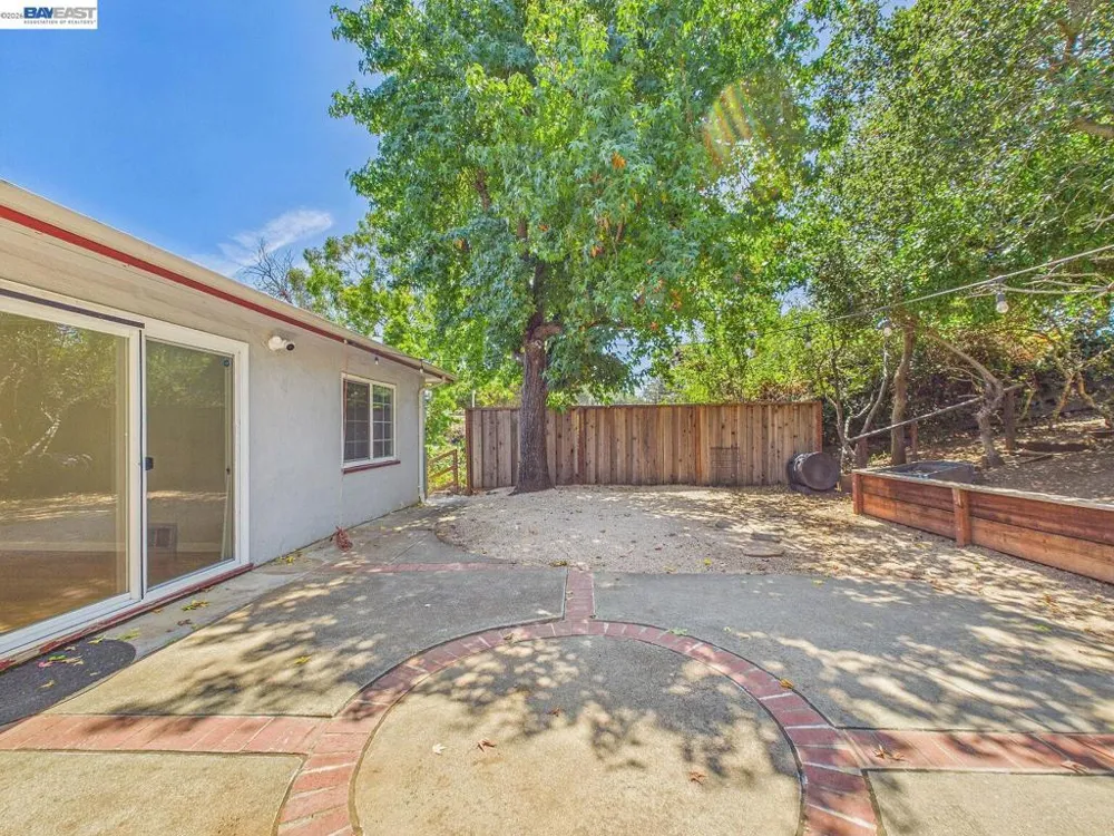 4015 Rusting Ave Oakland, CA 94605