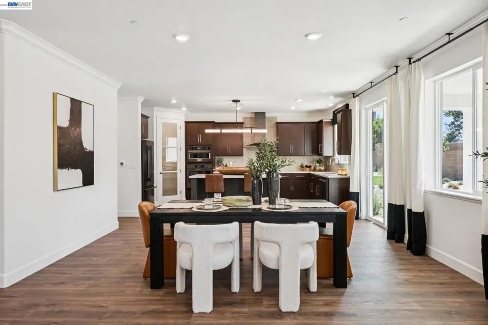 658 West Cliff St Oakley, CA 94561