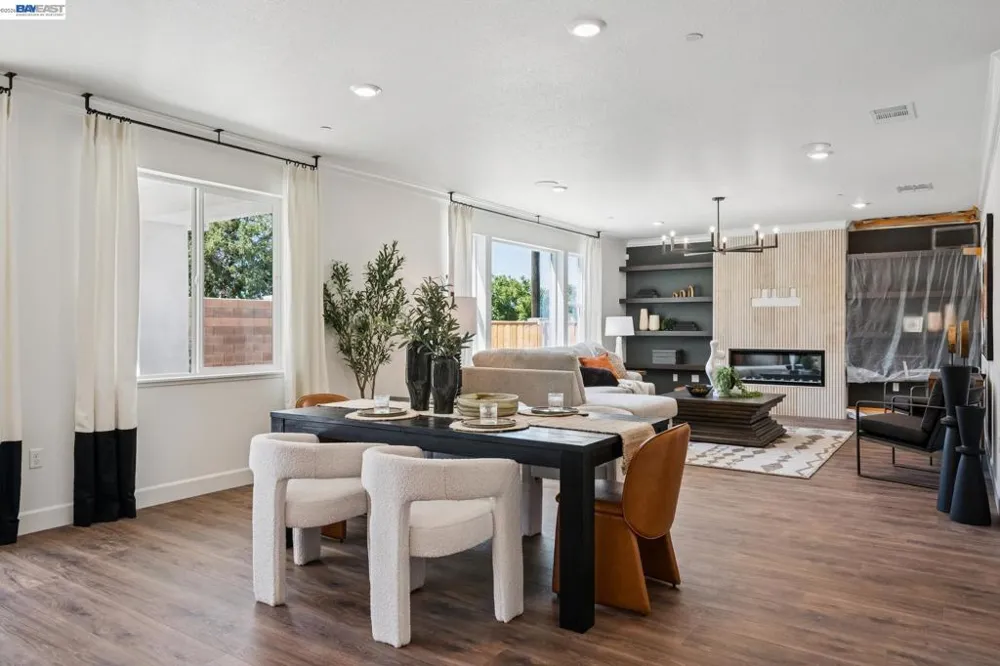 658 West Cliff St Oakley, CA 94561