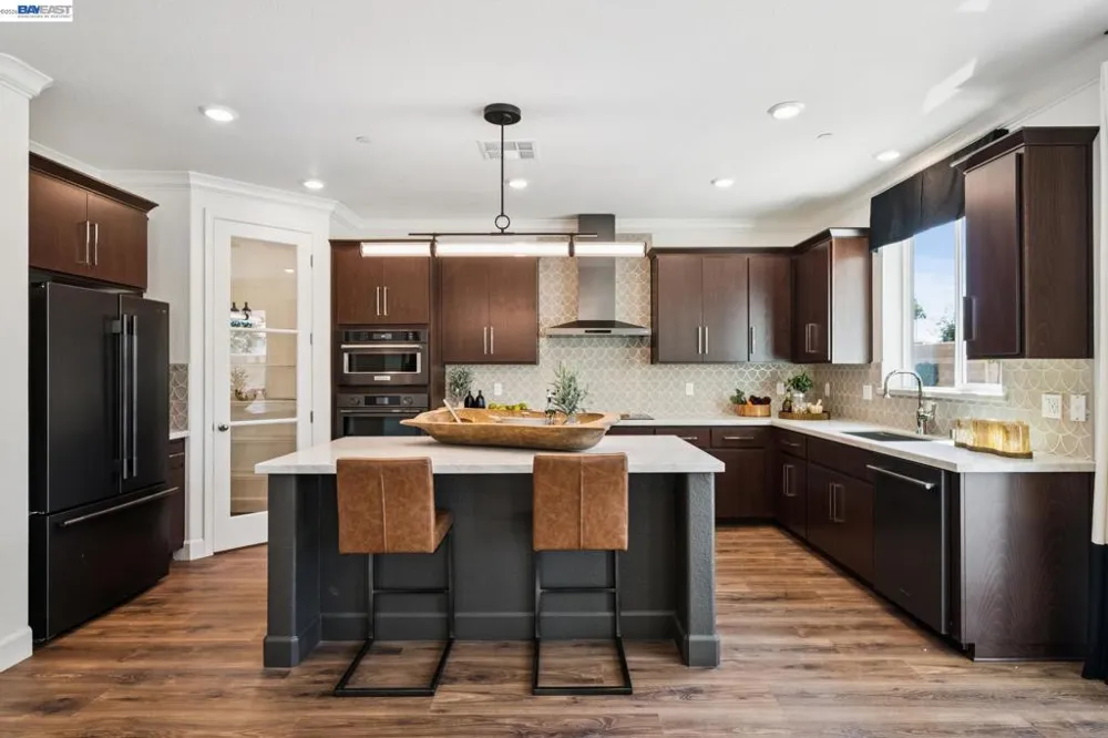 658 West Cliff St Oakley, CA 94561