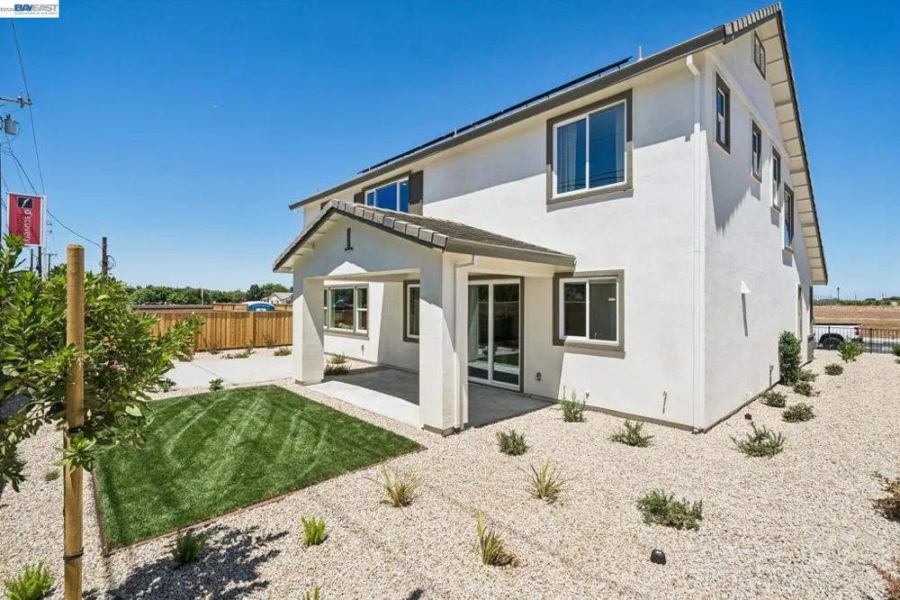 658 West Cliff St Oakley, CA 94561