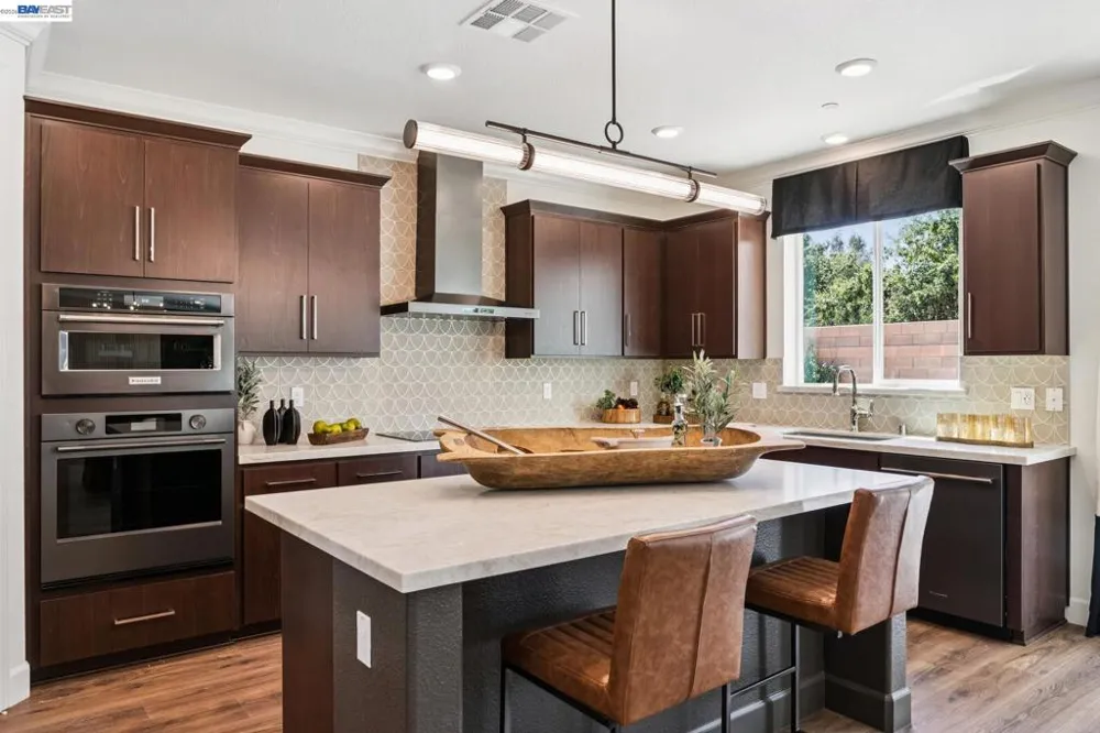 658 West Cliff St Oakley, CA 94561