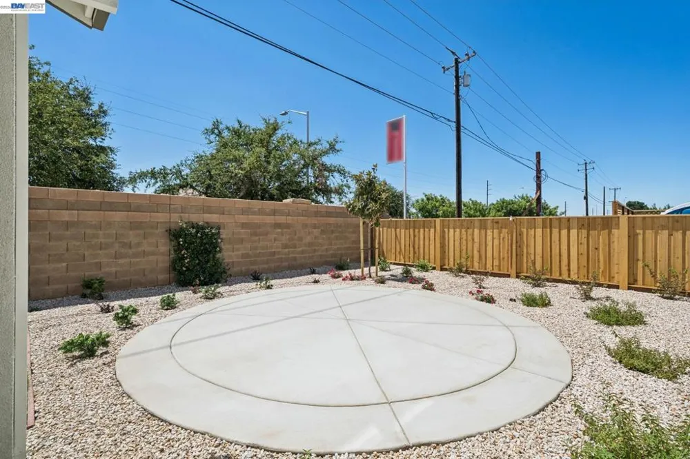 658 West Cliff St Oakley, CA 94561