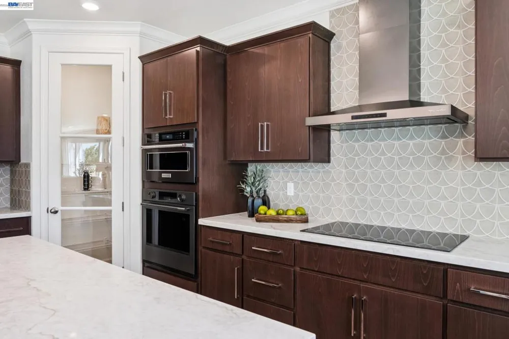 658 West Cliff St Oakley, CA 94561