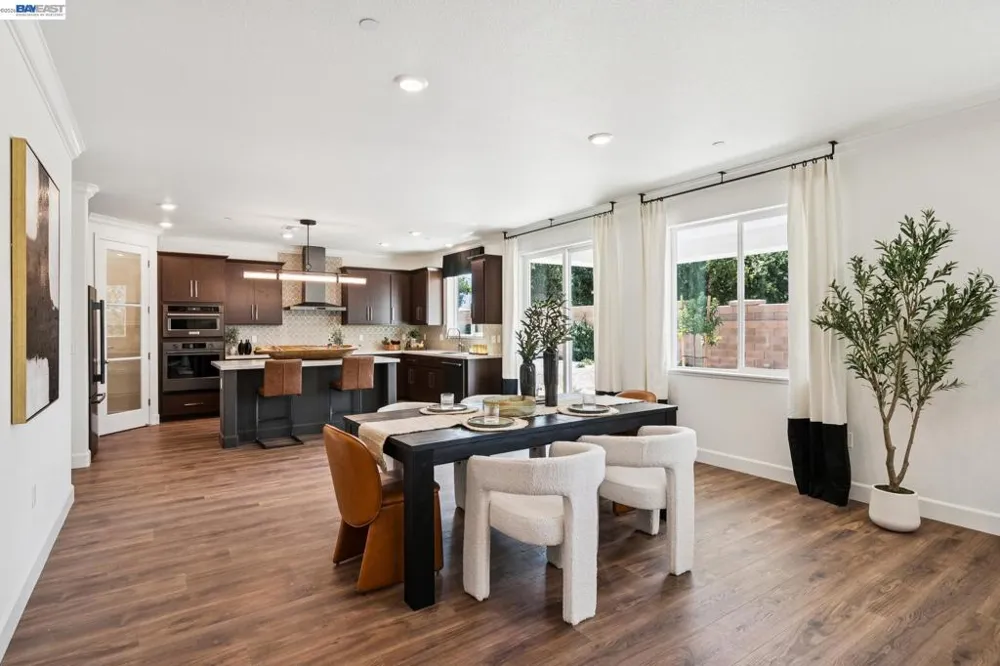 658 West Cliff St Oakley, CA 94561