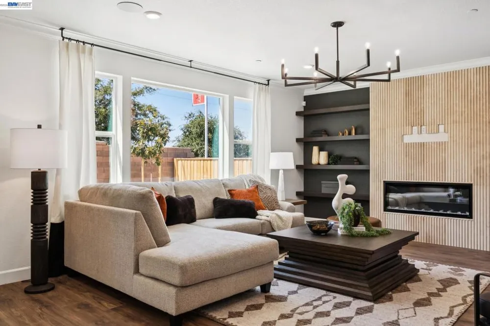 658 West Cliff St Oakley, CA 94561