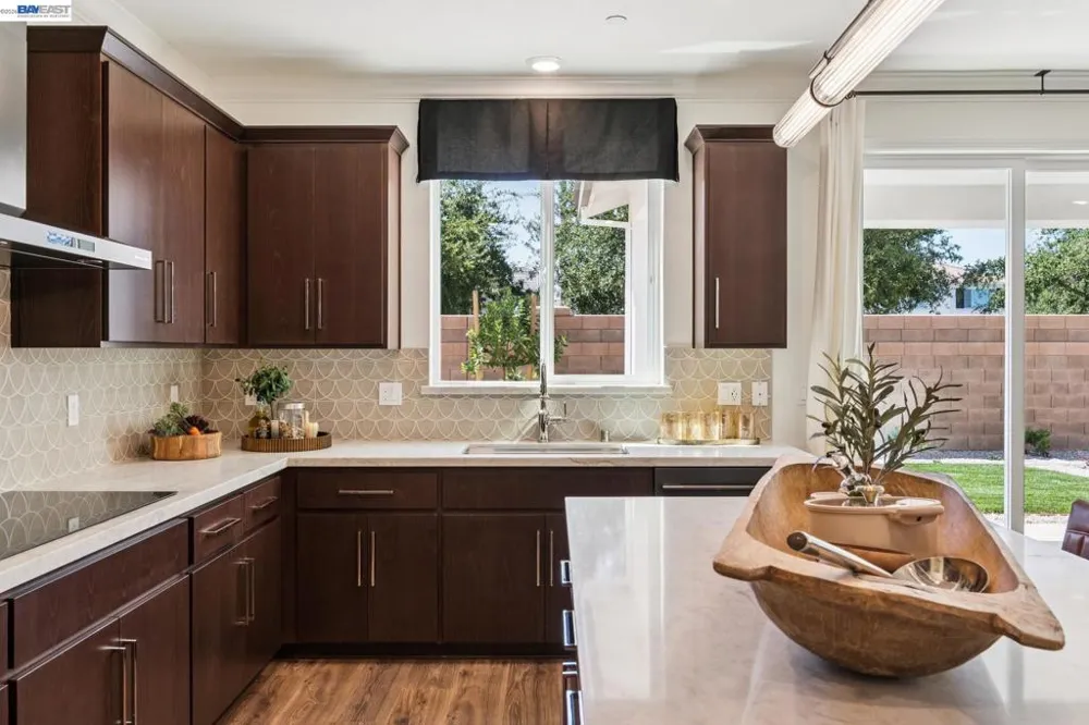 658 West Cliff St Oakley, CA 94561