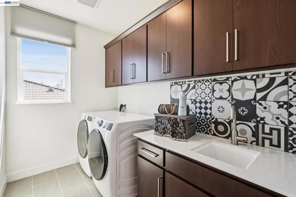658 West Cliff St Oakley, CA 94561