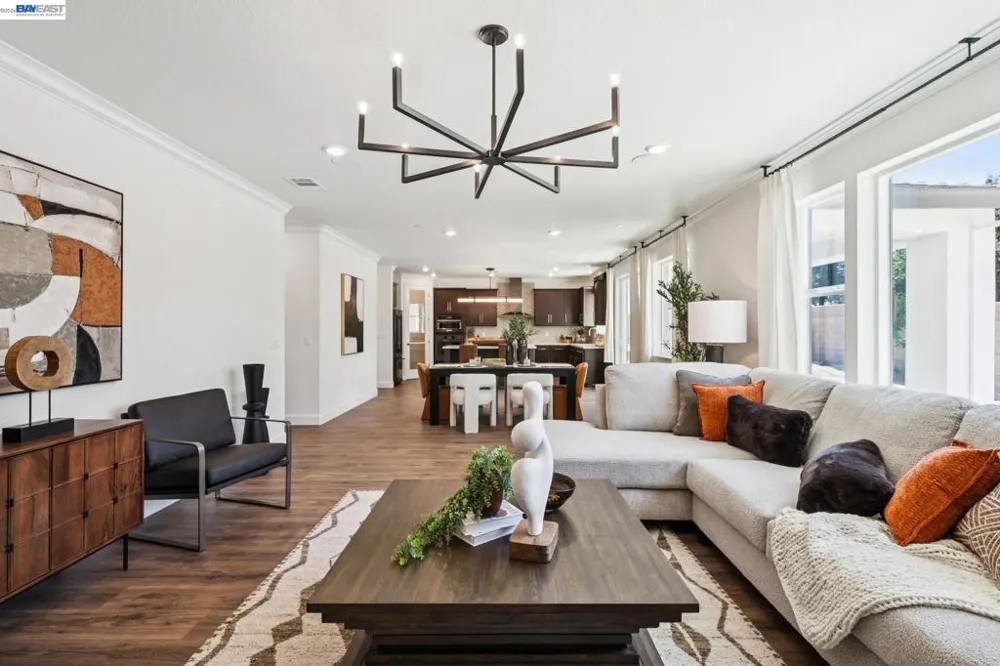 658 West Cliff St Oakley, CA 94561