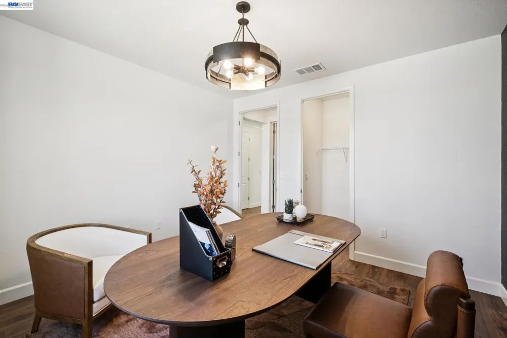 658 West Cliff St Oakley, CA 94561